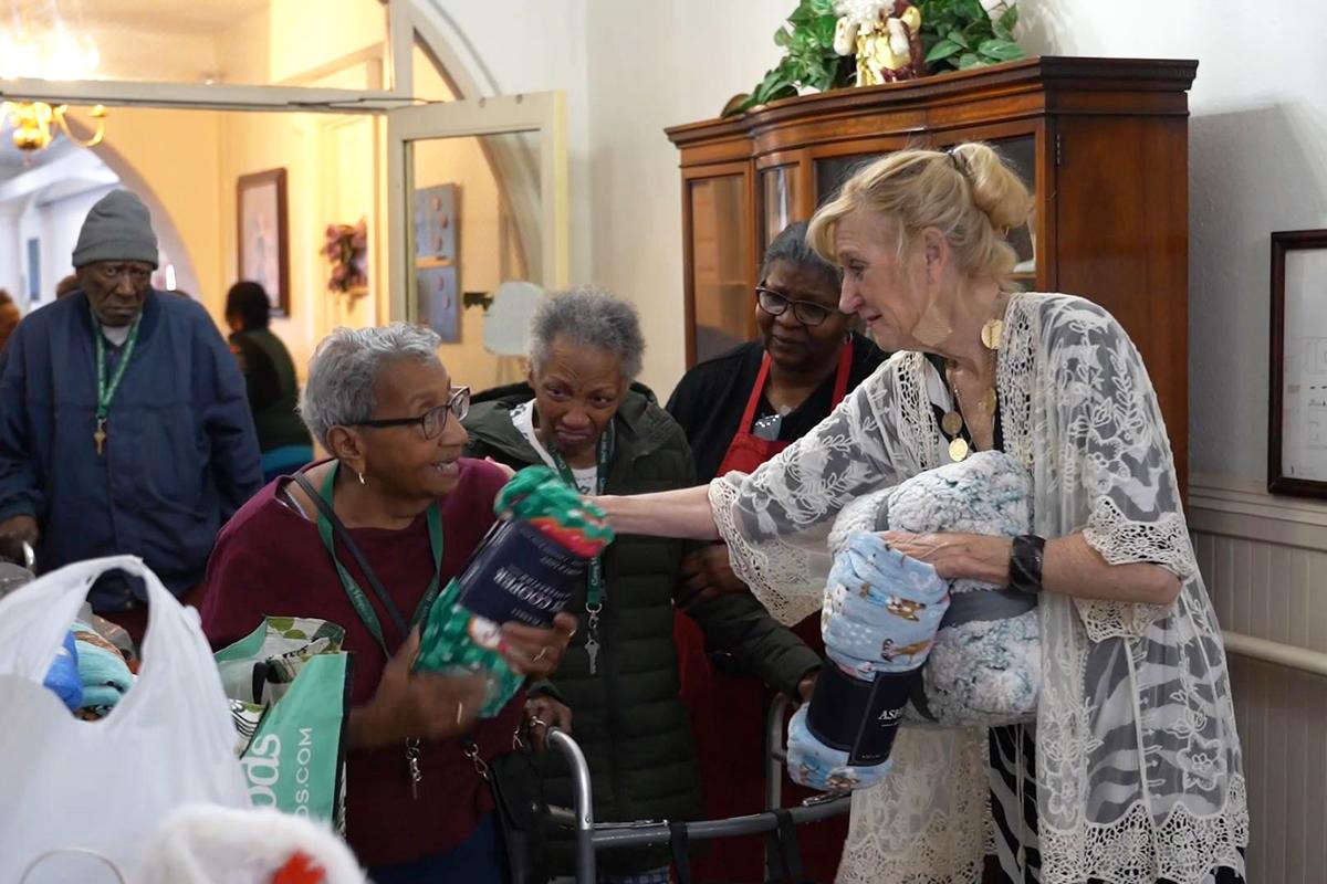 Donated Blankets Spread Warmth to Seniors During Christmas Season