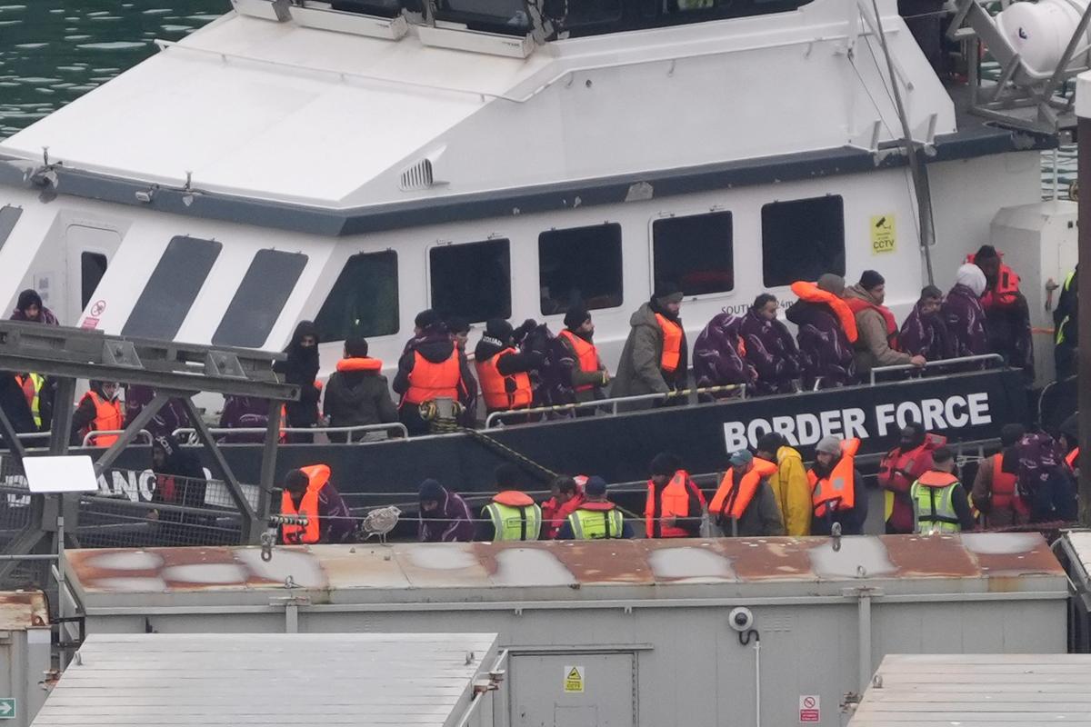 Over 450 Illegal Immigrants Cross Channel on Christmas Day