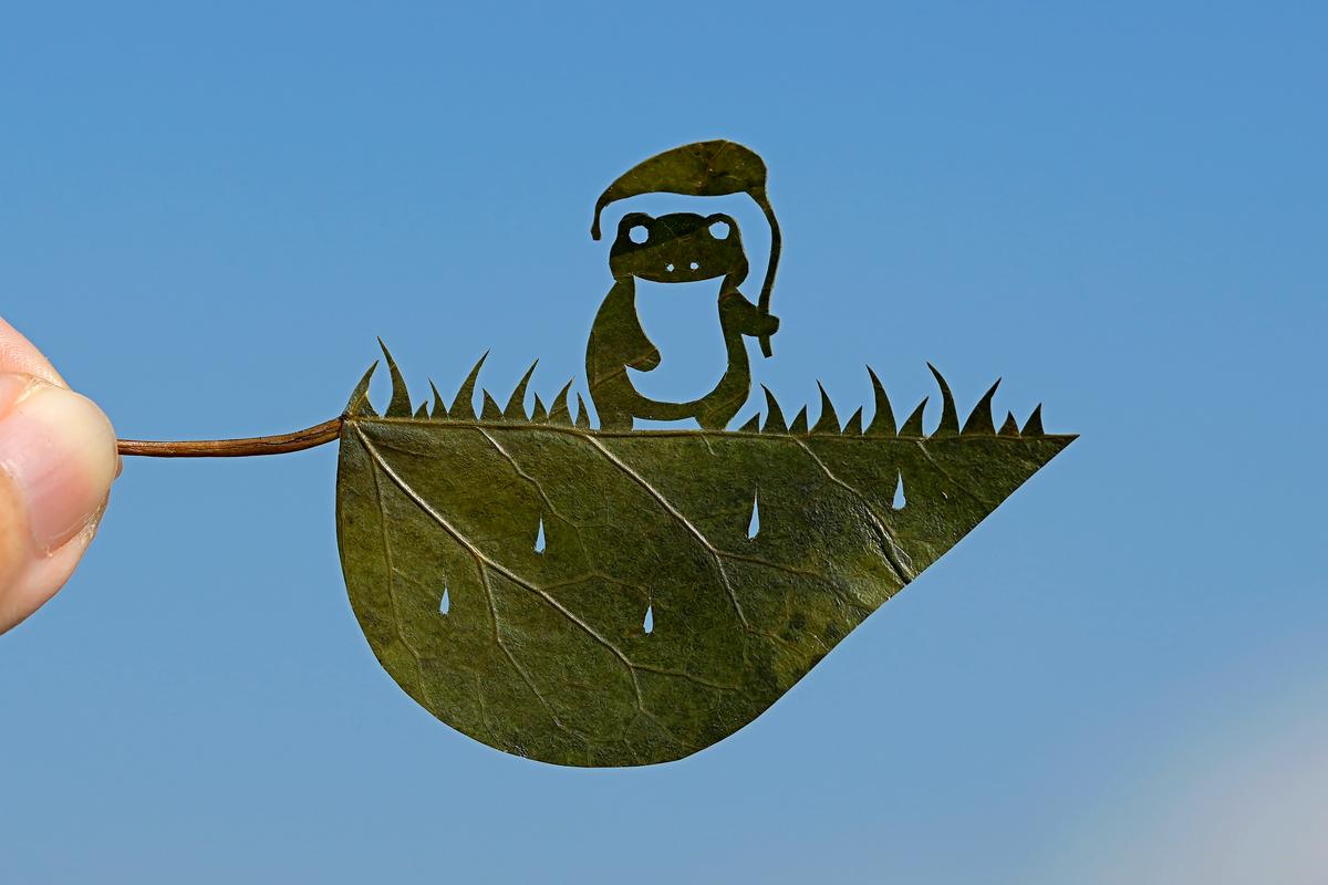 In Photos: Japanese Artist Finds Solace and Global Fans With Intricate Leaf-Cutting