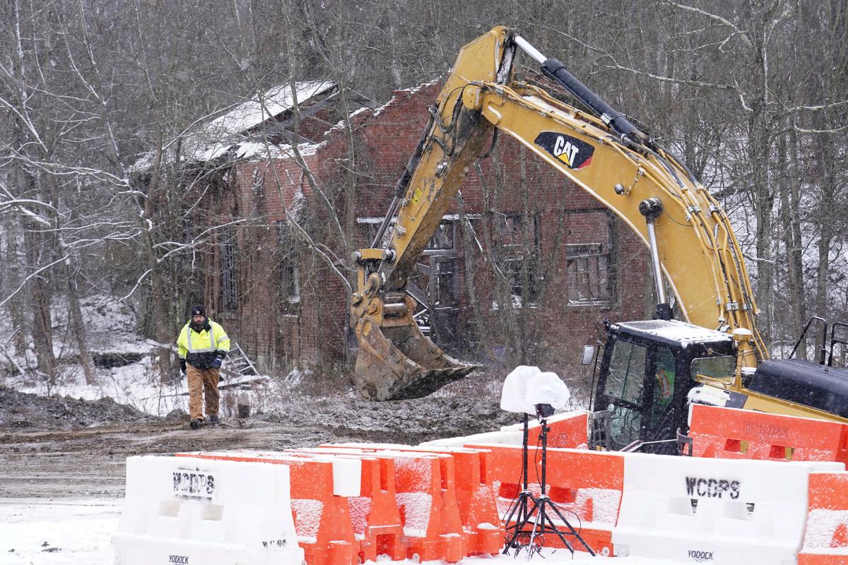 Crews Recover Body of Woman From Pennsylvania Sinkhole