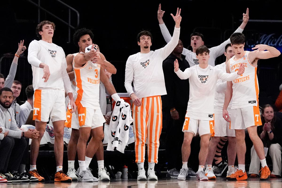 Lanier Scores 22 Points as No. 1 Tennessee Beats Miami 75-62 at Jimmy V Classic