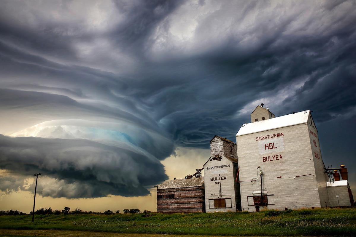 Prairie Storm Chaser Drives Back Roads to Capture Shots of ‘Otherworldly’ Storm Clouds and Old Barns