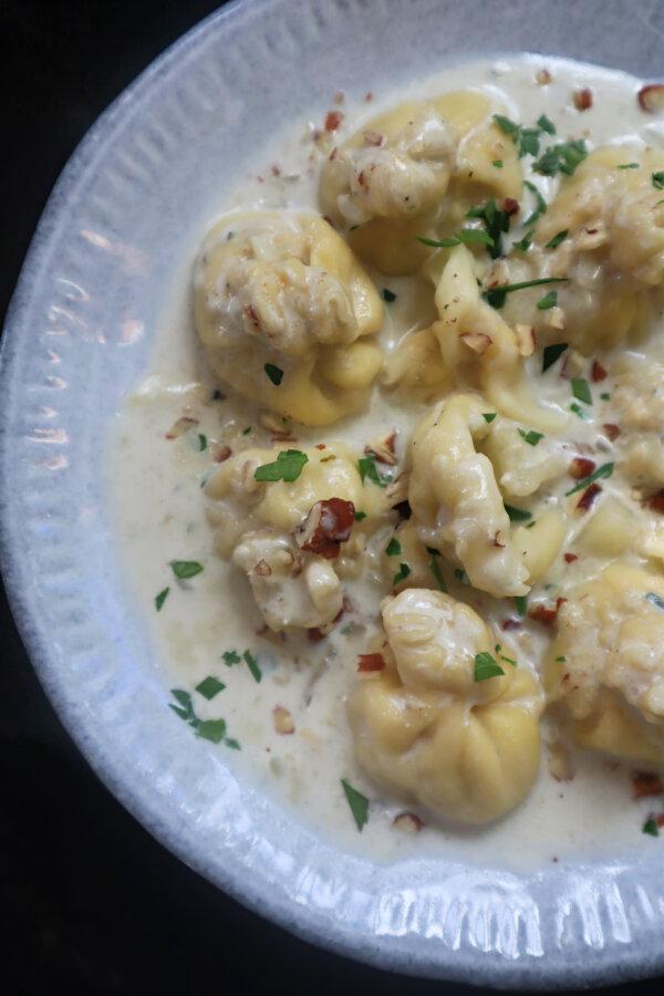 Purse-shaped sacchetti are stuffed with tangy Gorgonzola and fresh pear, then tossed in a Gorgonzola cream sauce. (Gretchen McKay/Pittsburgh Post-Gazette/TNS)