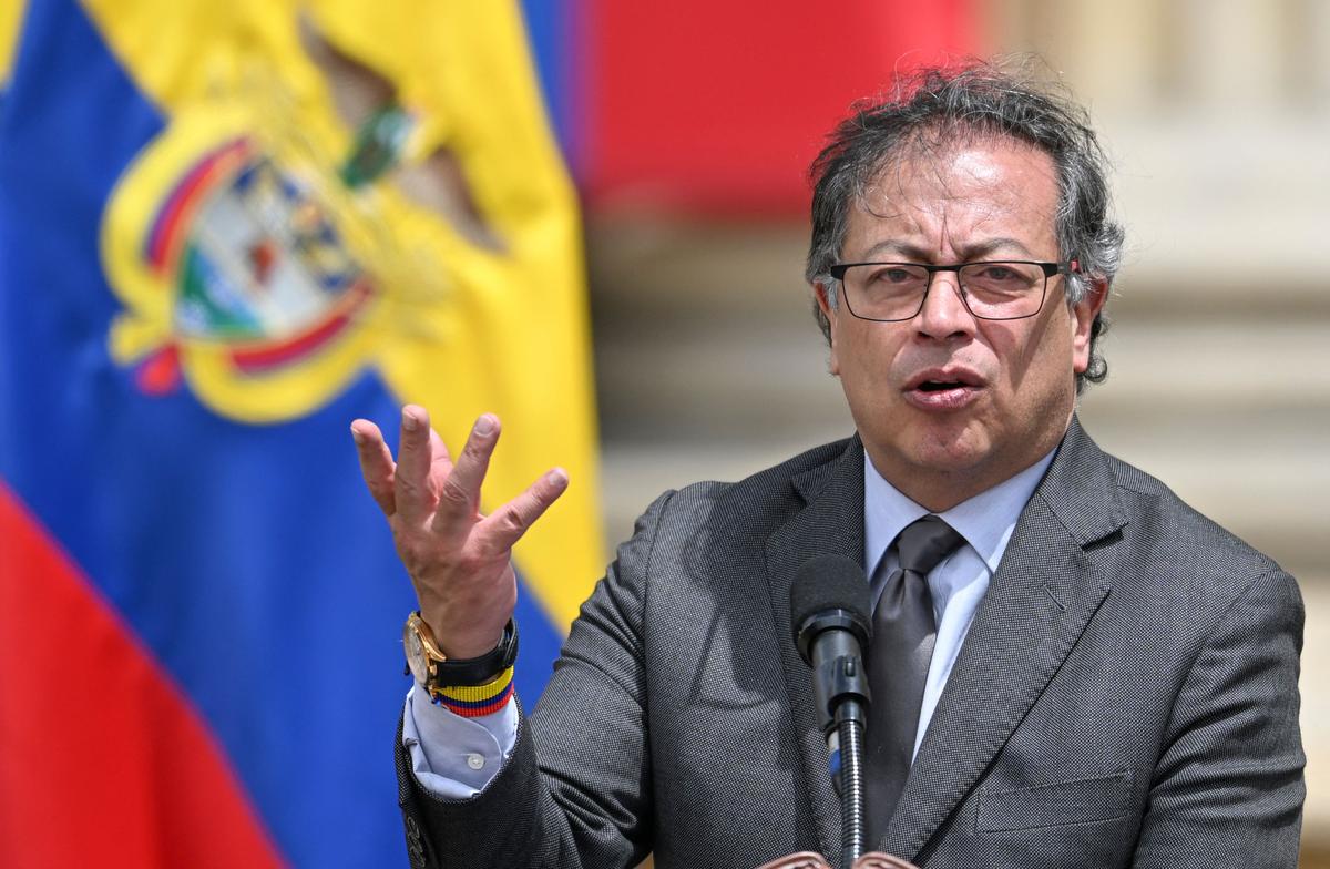 Colombian President Pushes for Referendum on Labor Reform Rejected by Senate