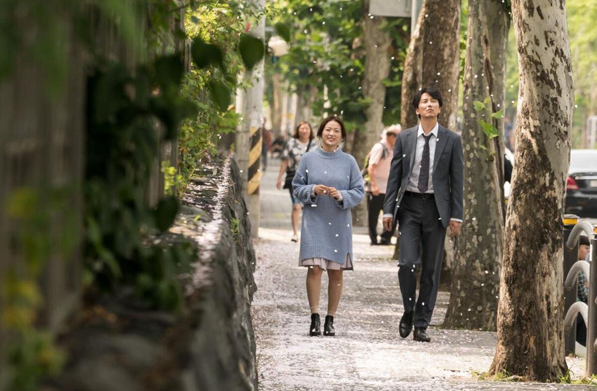 Kang-soo (Kim Nam-gil), inspired by Mi-so (Chun Woo-hee), in “One Day.” (GJW+)