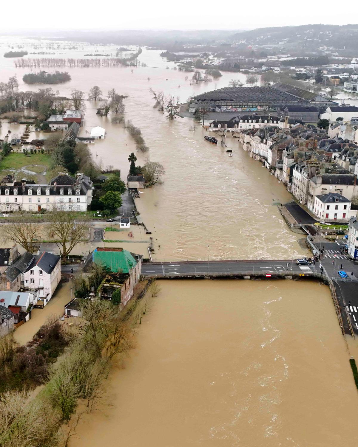 Day in Photos: Flood in France, Rebellion in Goma, and Protests in Manila