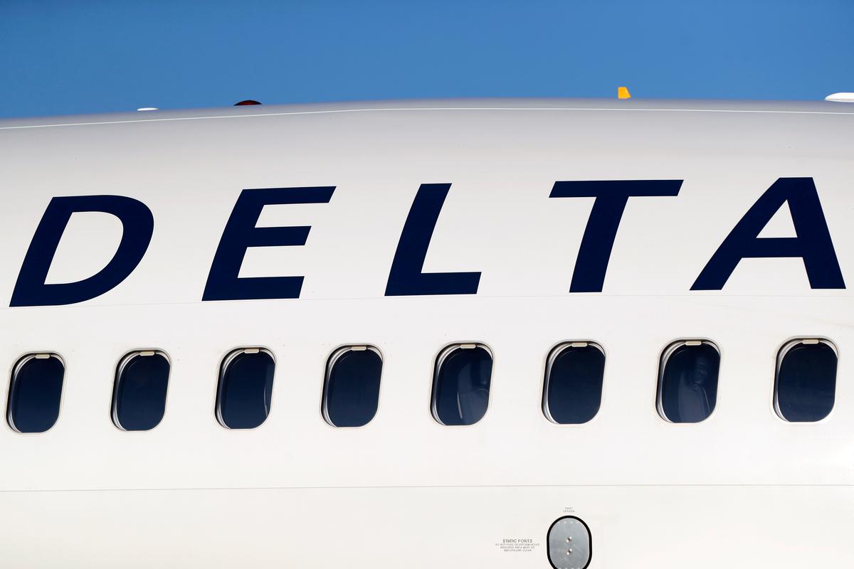 Delta Regional Jet Wing Struck Runway at New York Airport