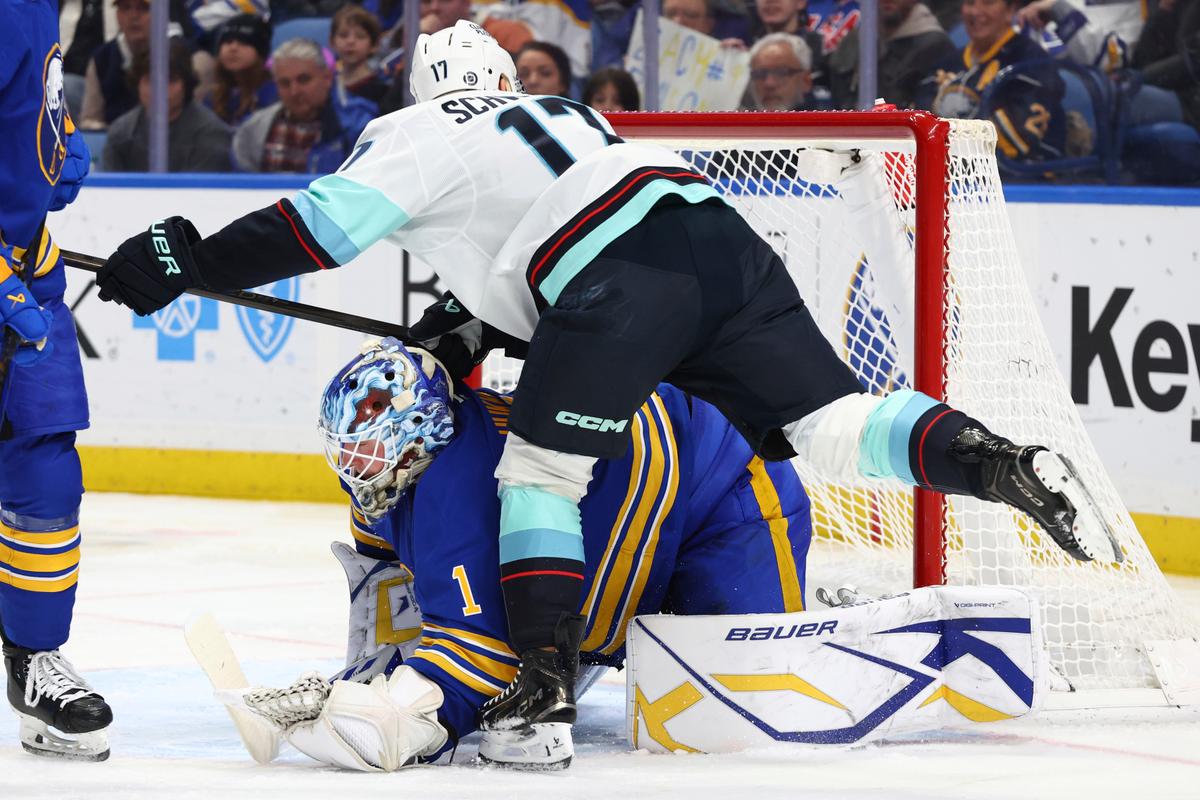 Kaapo Kakko Scores Twice in 3rd Period in the Kraken’s 6–2 Victory Over the Sabres