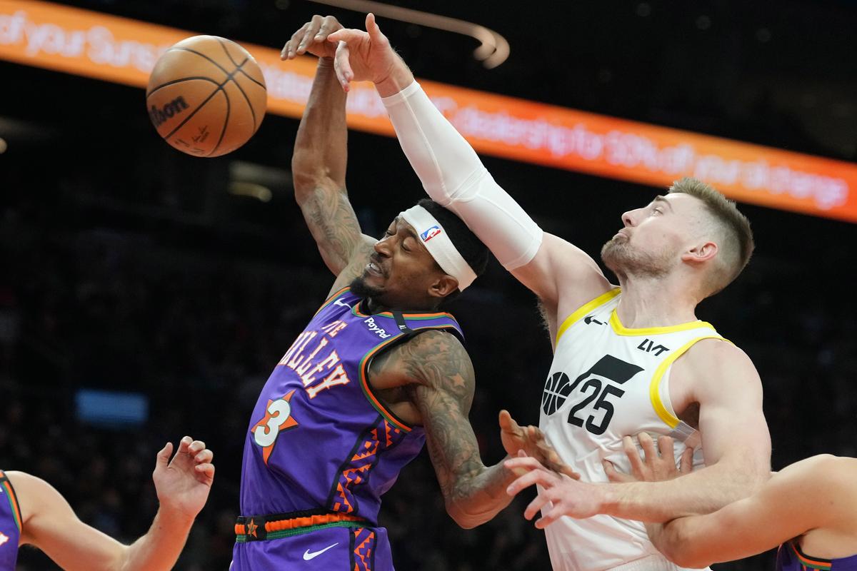 Booker Scores 34, Suns Never Trail in Defeating Jazz 114–106