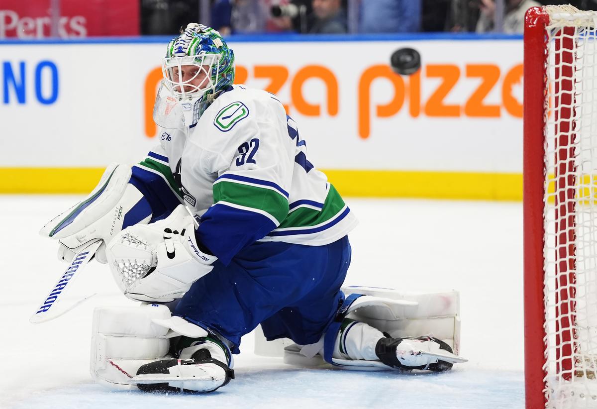 Lankinen Makes 20 Saves and Canucks End Skid With 3–0 Win Over Maple Leafs