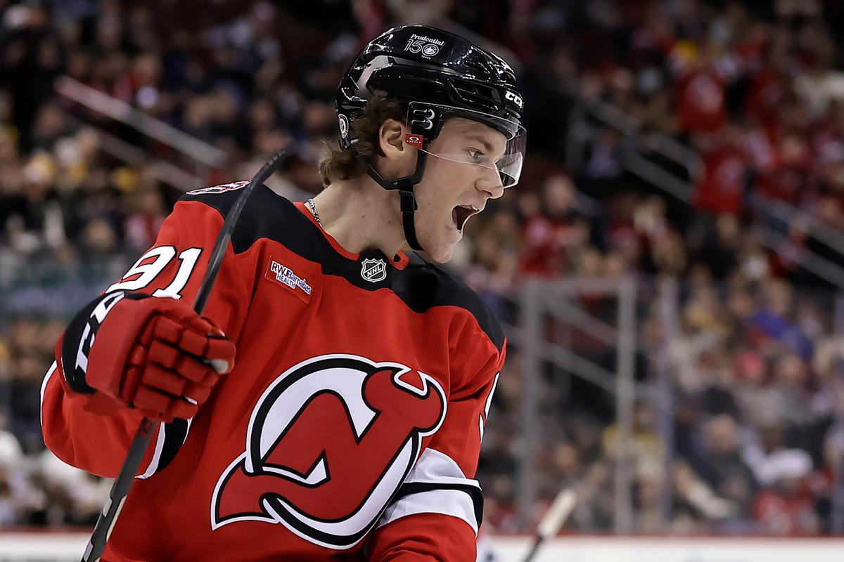 Mercer Scores 2 as Devils Beat Bruins 5–1 to Snap Four-Game Skid