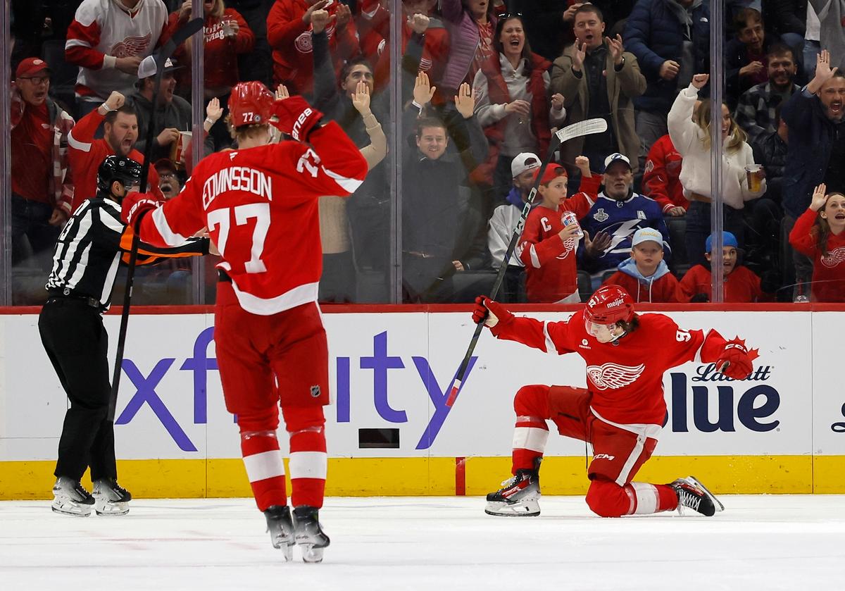 Talbot Stops 28 Shots as Red Wings Beat Lightning 2–0