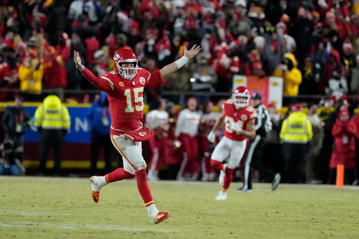 Chiefs Advance to 3rd Straight Super Bowl, Beating Bills 32–29