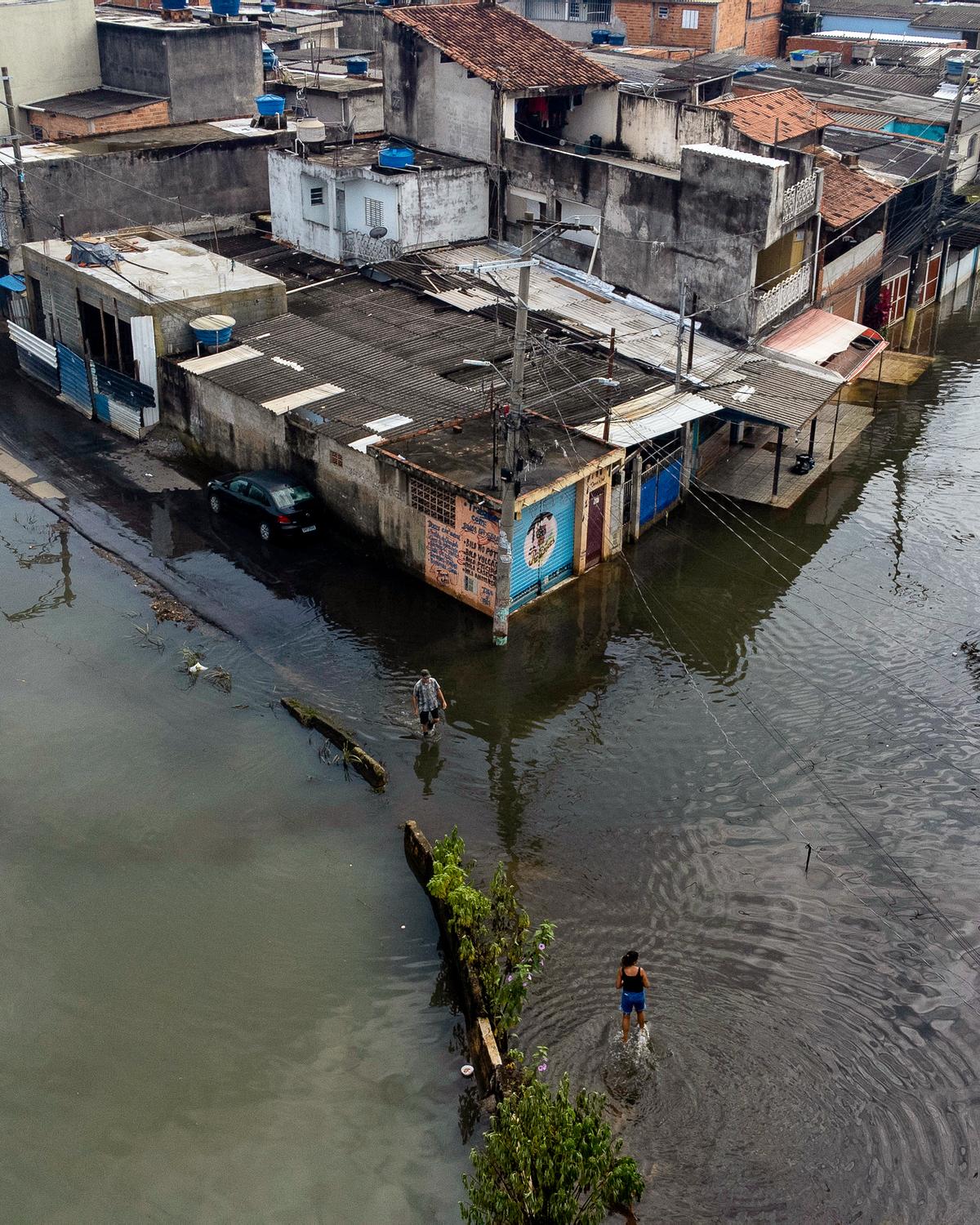 Day in Photos: Floods in Brazil, Attorney General Sworn In, Mexican Troops Patrolling the Border