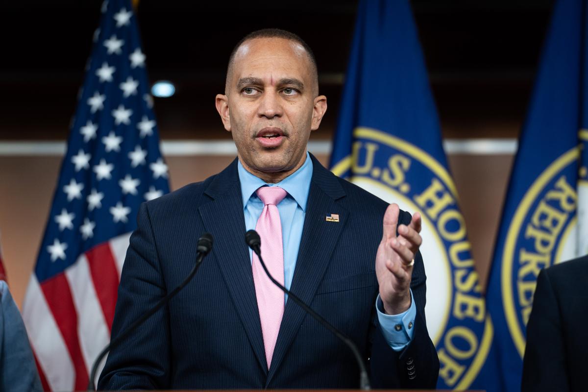 Democrat Lawmakers, Federal Labor Unions Protest Effort to Shrink Government Workforce