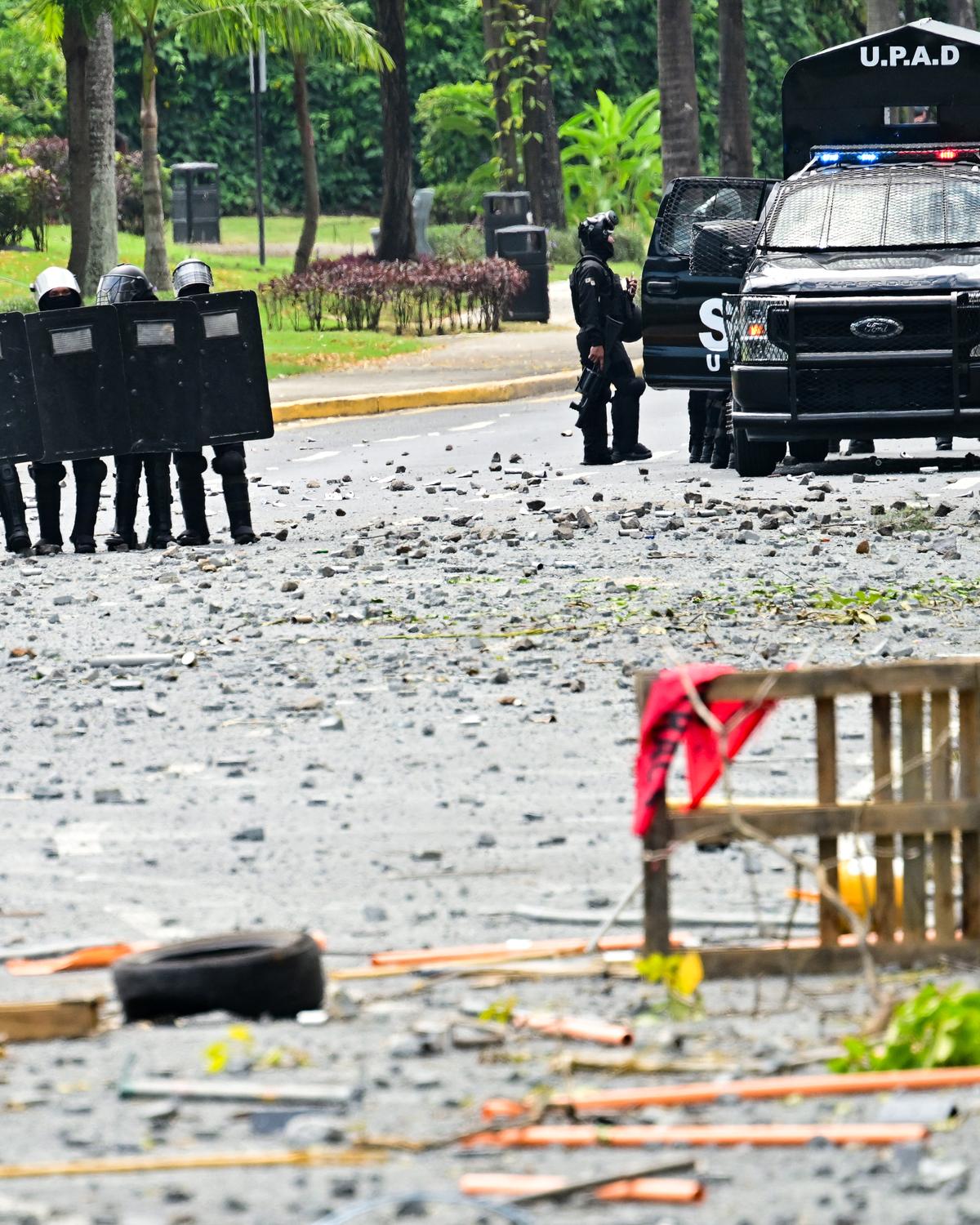 Day in Photos: Protests in Panama, Scientists Detect Neutrino, and Valentine’s Photo at the Zoo