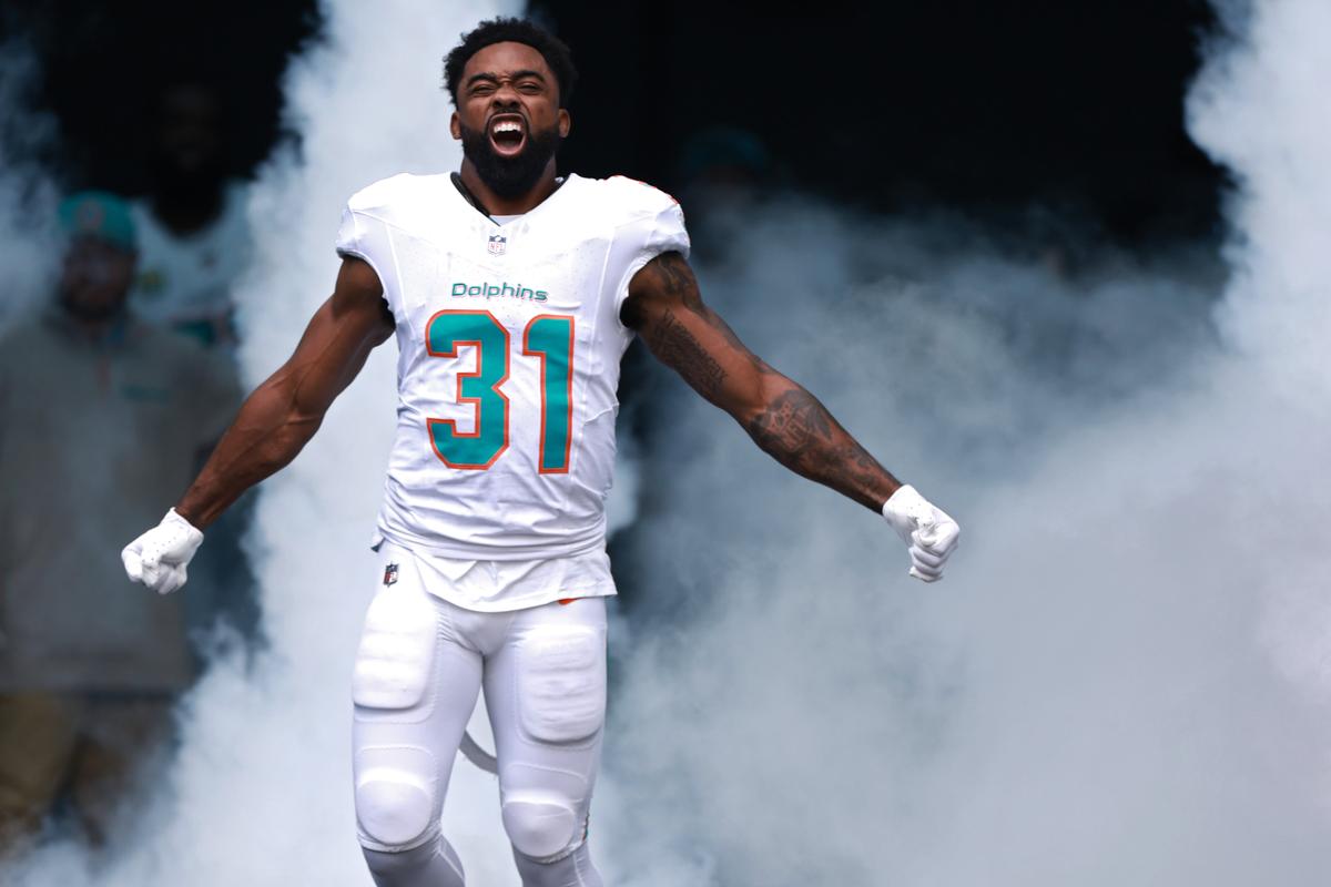 Dolphins Release Running Back Who Led the NFL in Touchdowns in 2023