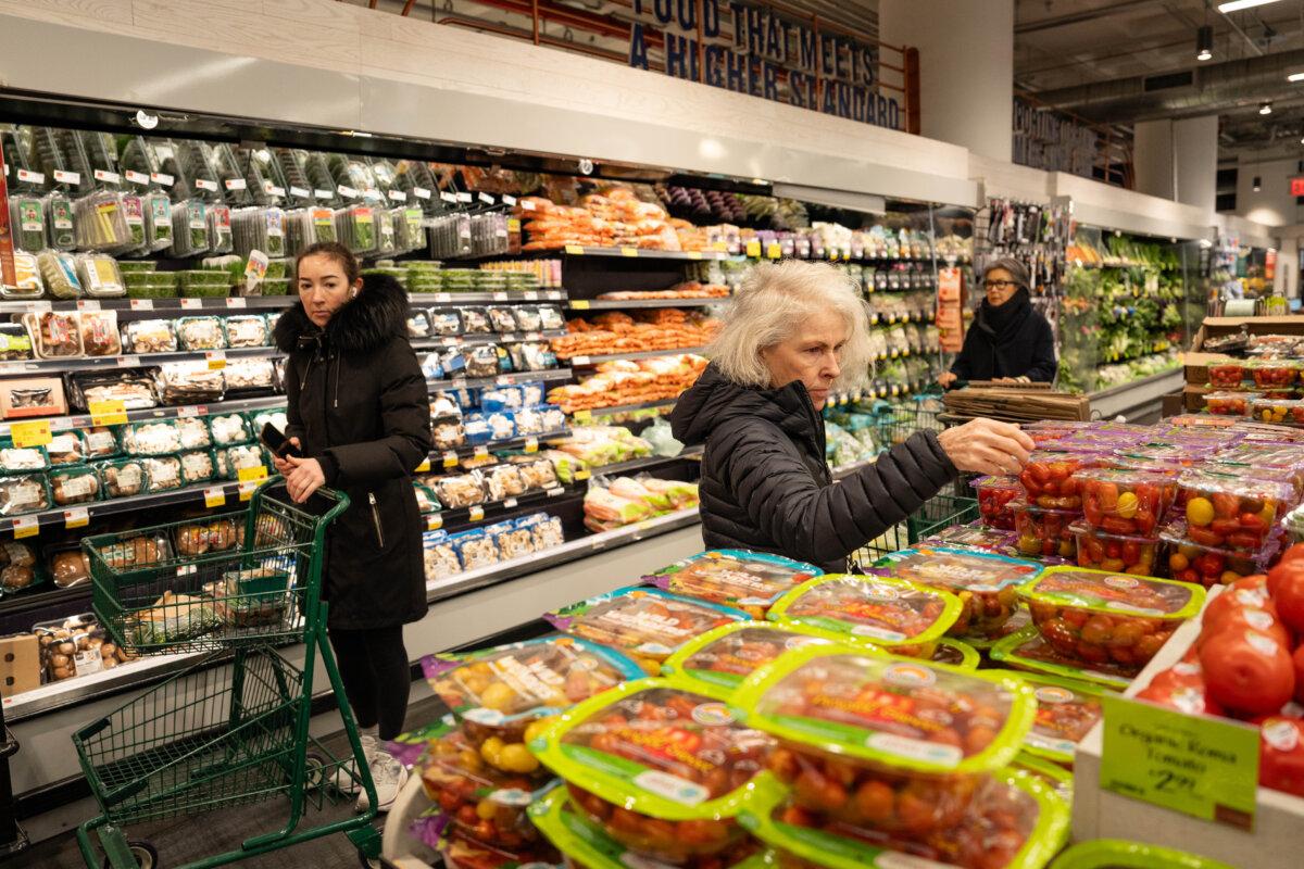 People shop at a grocery store in New York City in 2025. (Samira Bouaou/The Epoch Times)