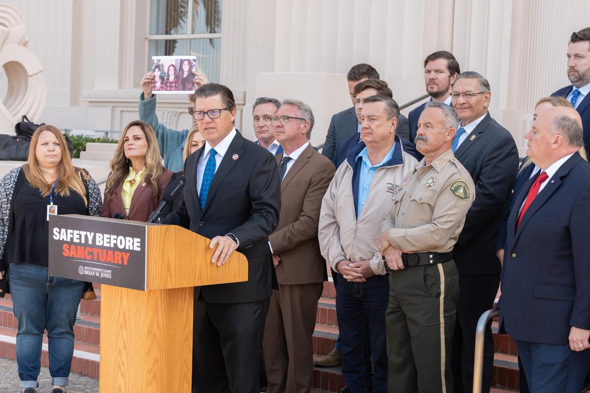California Lawmakers Introduce Bill to Address State’s Sanctuary Law, Local Policies