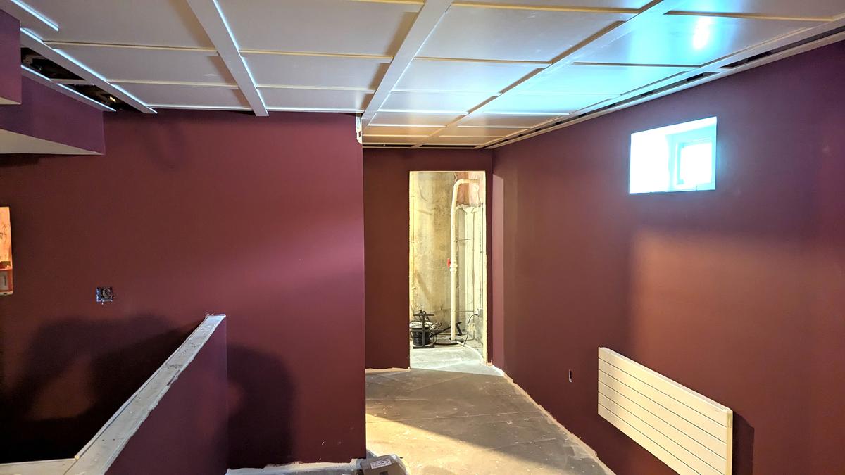 Ask the Builder: This Ceiling-Hugging Suspended Ceiling System Is a Winner