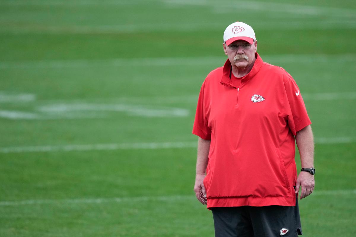 Eagles–Chiefs Super Bowl Is a Matchup of Some of the Brightest and Oldest Minds in the NFL