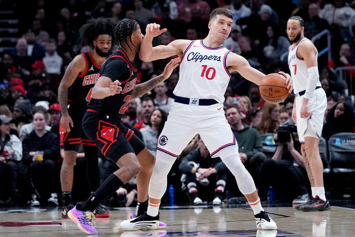 James Harden Scores 30, Clippers Hold Off Bulls 122–117 to Stop 3-game Skid