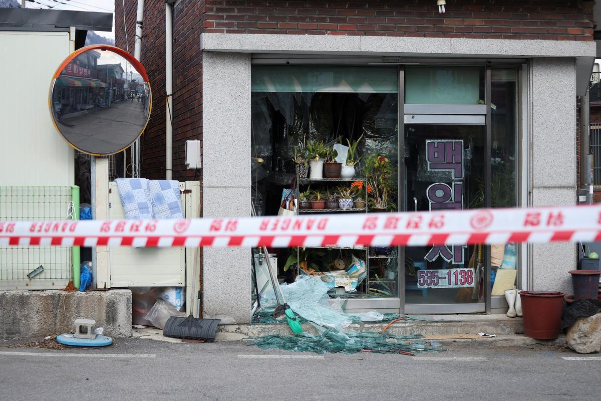 South Korea Air Force Jets Accidentally Drop Bombs on Homes, Injuring 15