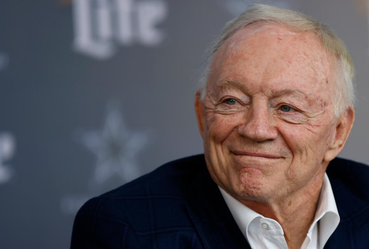 Jerry Jones Says Cowboys Won’t Make Big Free Agency Moves