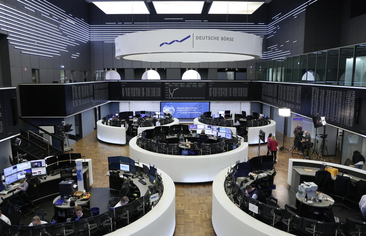 European Bond Yields Reach Near Multi-Year Highs, Closing Gap With US