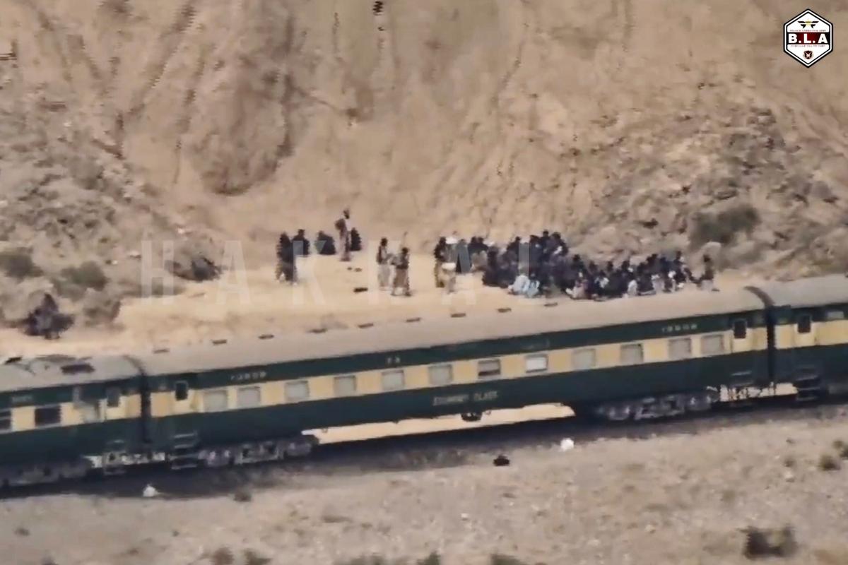Pakistan Says Terrorists Who Attacked Passenger Train Killed 21 Hostages While All Others Freed