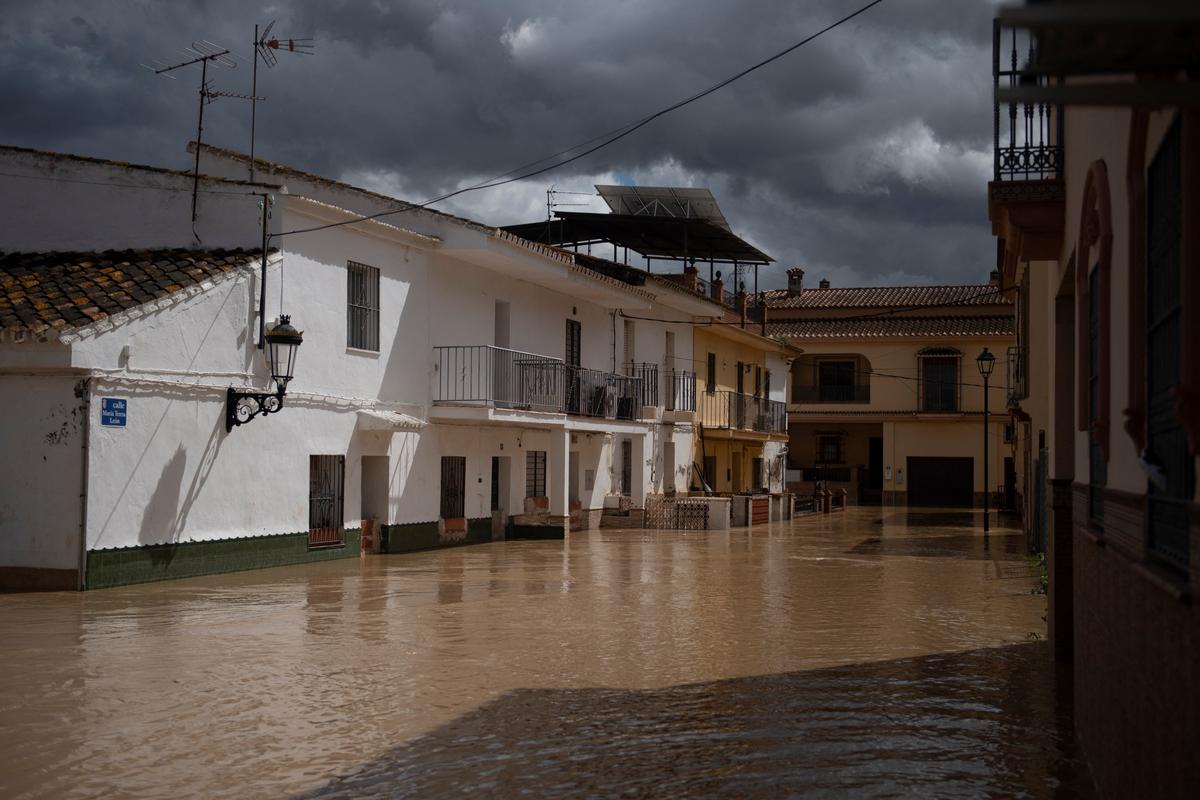 Flash Floods in Southern Spain Prompt Officials to Evacuate Homes. Couple Missing in Rising Waters