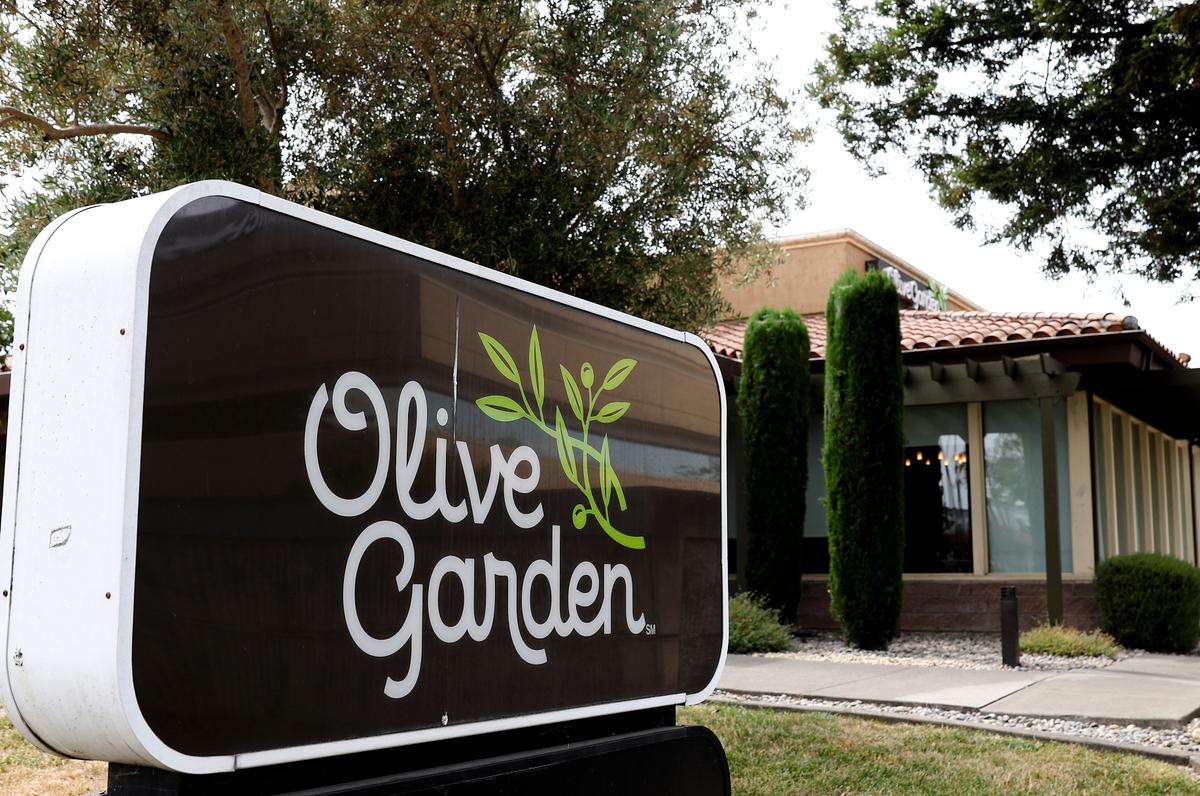 Darden Restaurants Sales Rise on New Locations, Shares Trade Near All-Time Highs