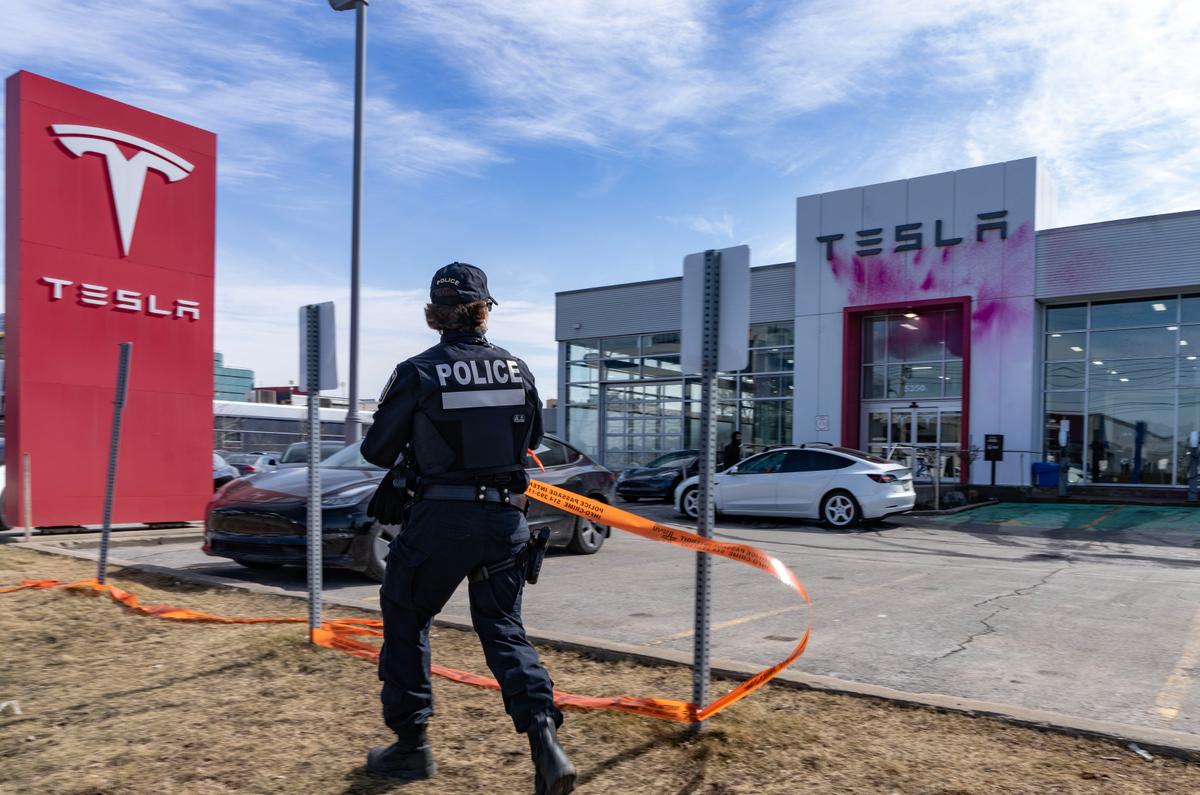 Vancouver Police Deploying Big Presence to ‘Maintain Order’ at Anti-Tesla Protests