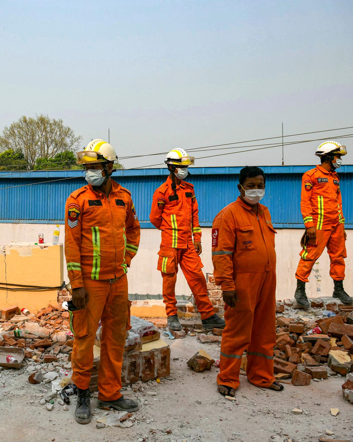 Day in Photos: Earthquake in Burma, Farmers’ Protest, and a Mud Bath Tradition