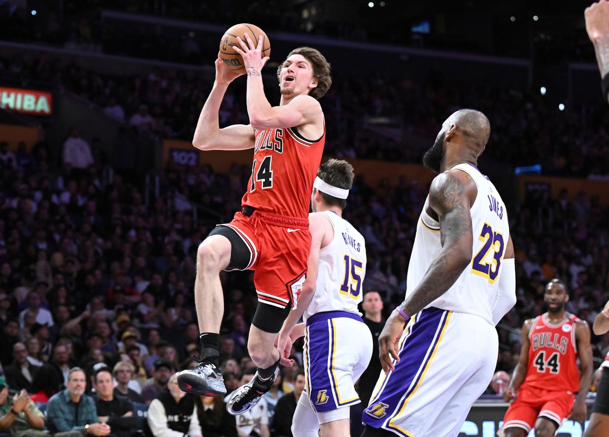 LeBron James’s Return From Injury Spoiled by Bulls’ Phenomenal Effort in 146–115 Win Over Lakers