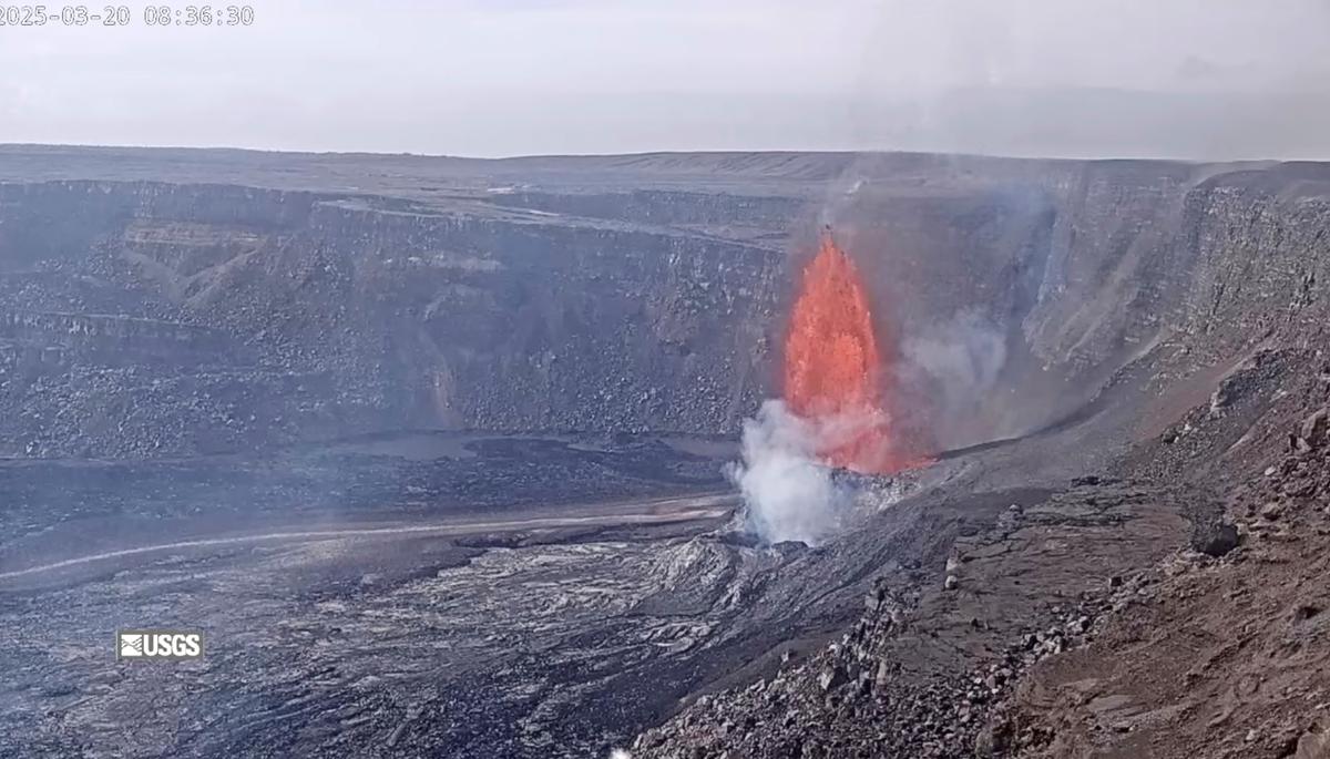 Kilauea Volcano’s Sporadic Eruption Resumes in Hawaii as Lava Pours Out of Summit Vent