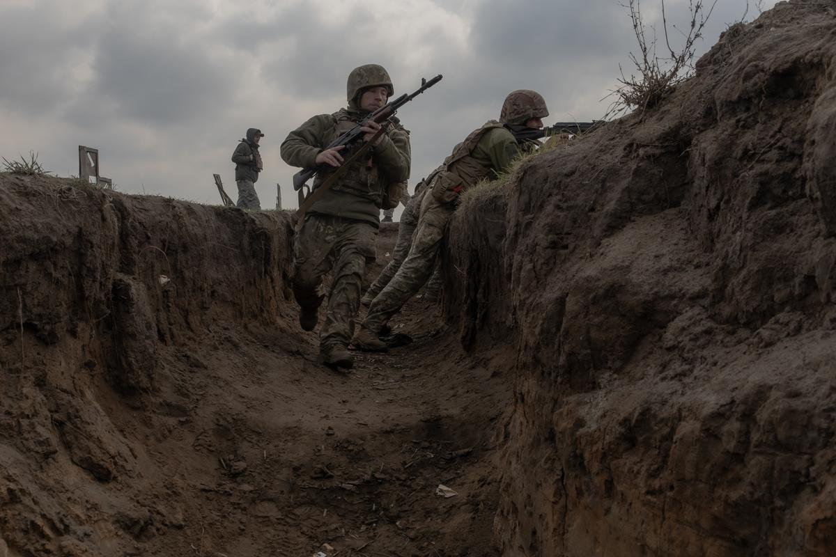 As Peacemaking Efforts Stall, Russian Forces Continue Frontline Advance in Ukraine