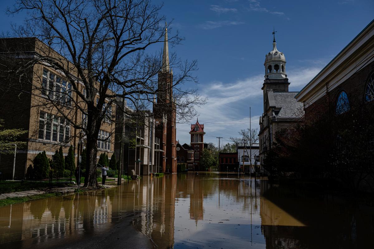 Swollen Rivers Flooding Towns in US South After Prolonged Deluge of Rain