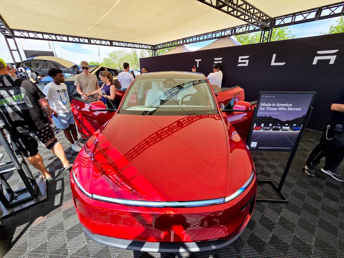 Electrify Expo Draws Tesla Enthusiasts to Phoenix