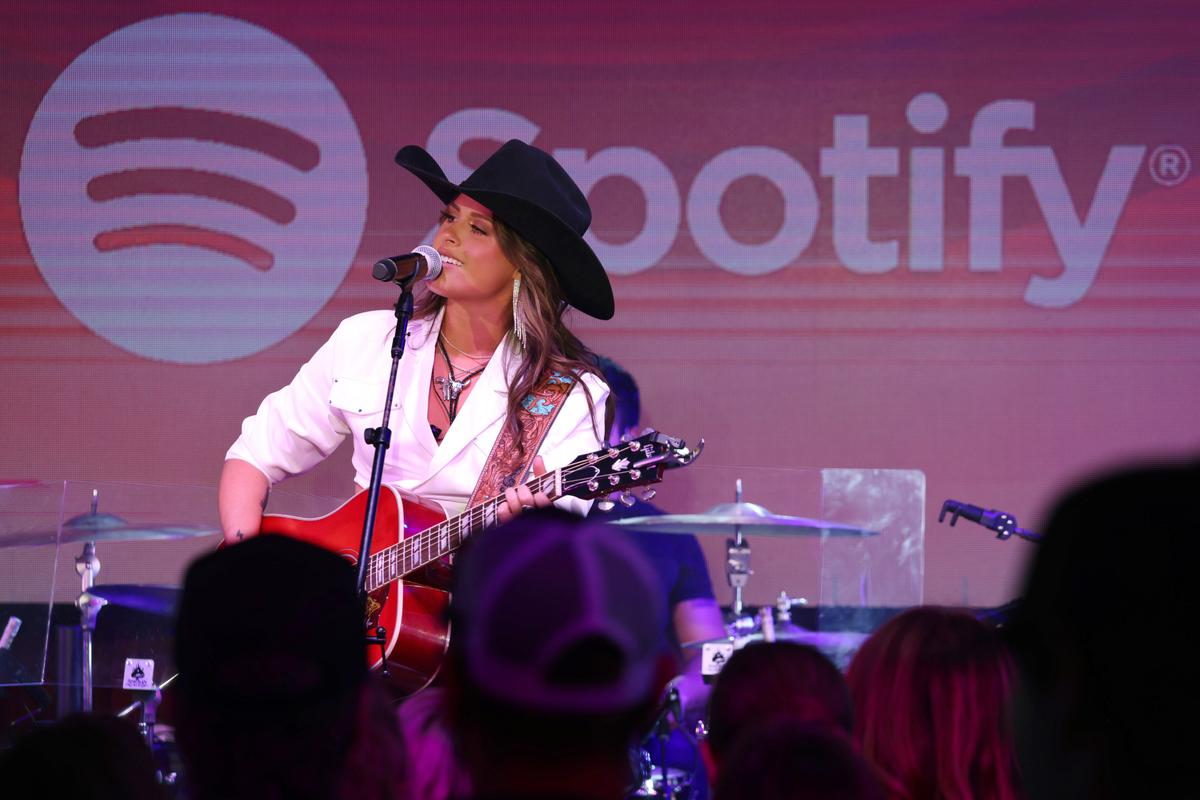 Miranda Lambert Surprises Ella Langley With ACM Awards’ New Female Artist of the Year