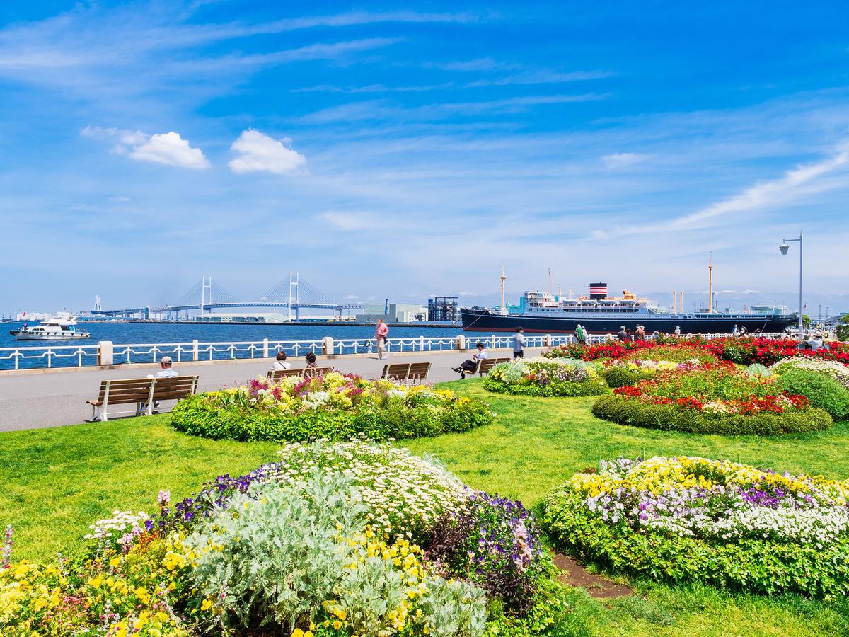 Yokohama Bay Area offers panoramic views of Tokyo Bay, which may also be enjoyed from its many waterfront parks. (john901/Shutterstock)