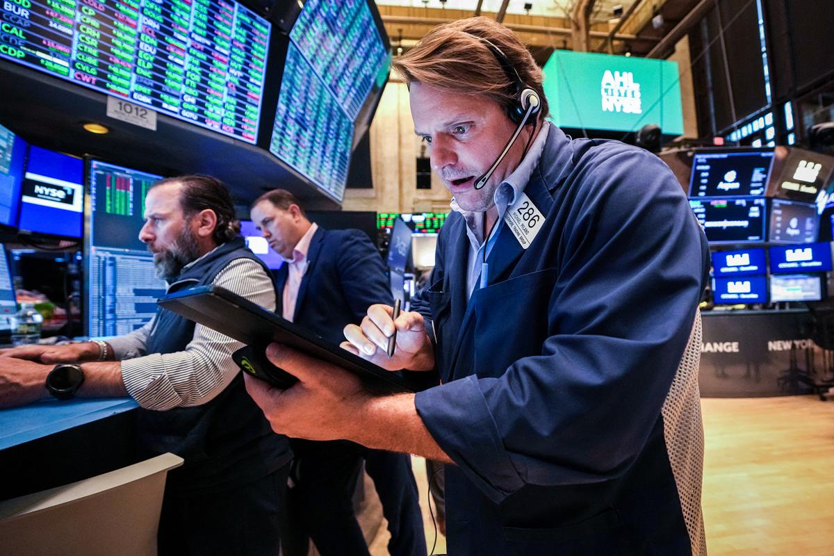 Shunning IPOs as Too Risky, Investors Load Up on Large-Cap Stocks