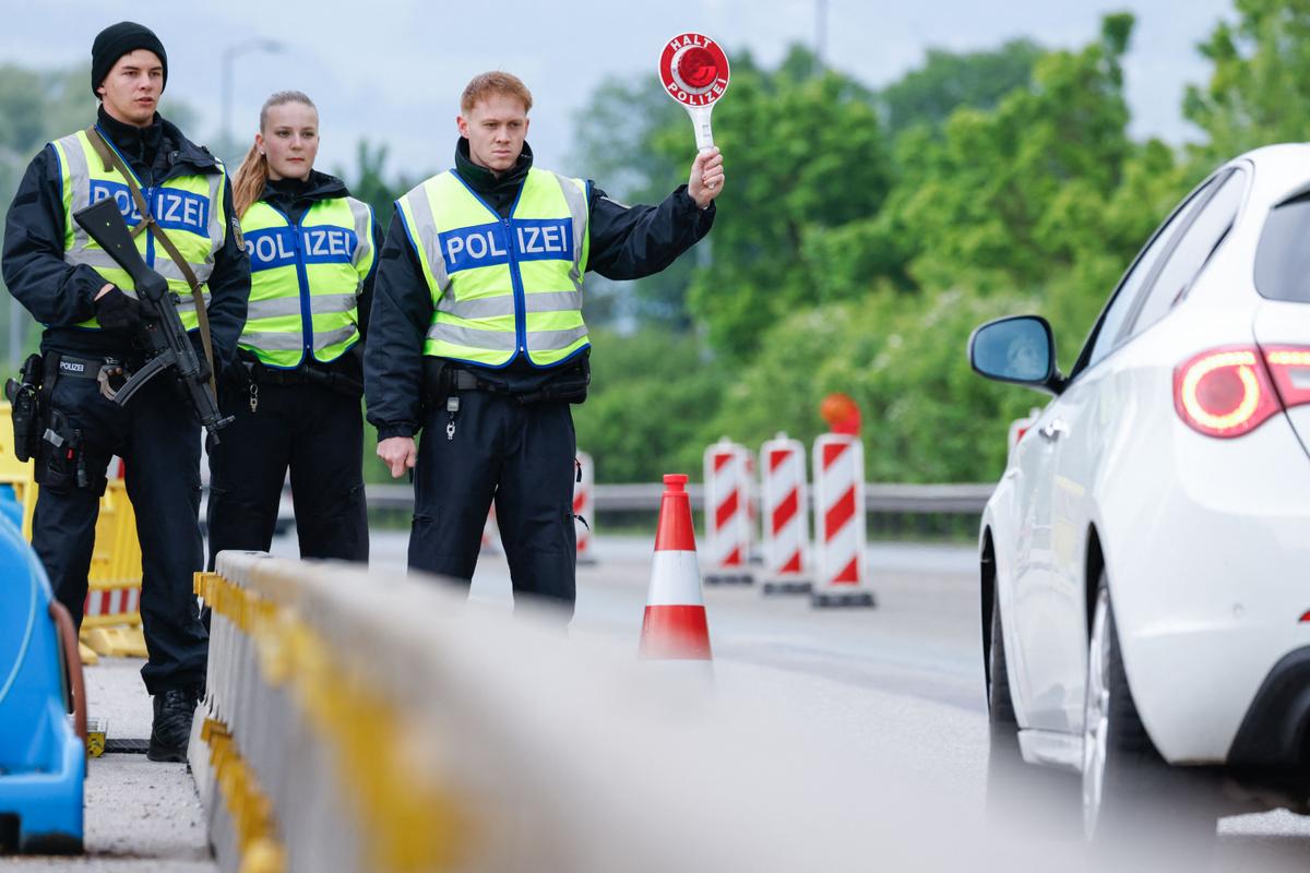 EU Presents 5-Year Strategy to Tackle Illegal Immigration, Overhaul Border Management