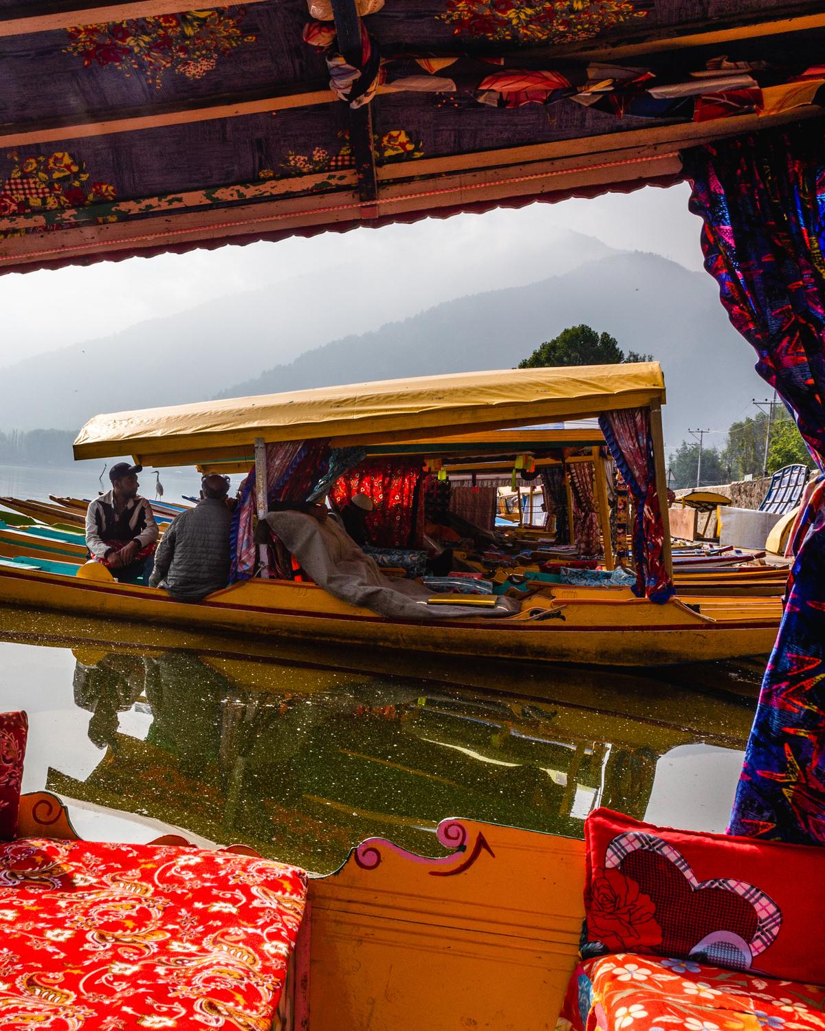 Day in Photos: Kashmiri Boatmen, March of the Living, and Kanda Festival
