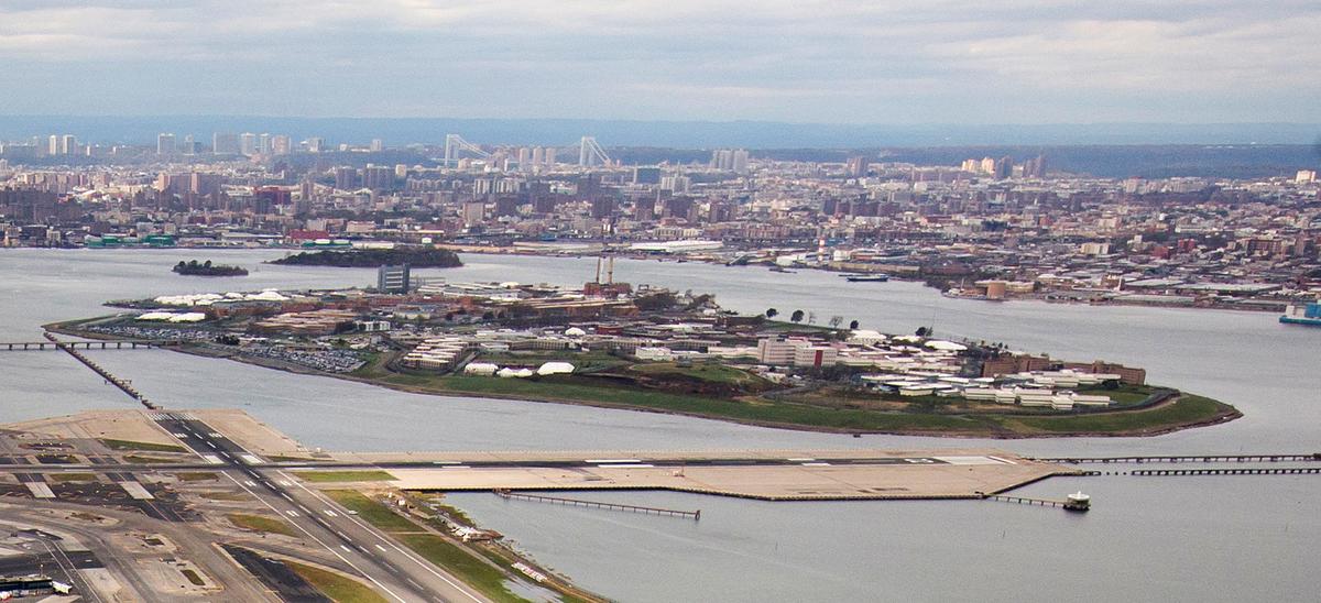 Captain of NYC Prison Guards Indicted for Alleged Extortion, Overtime Fraud