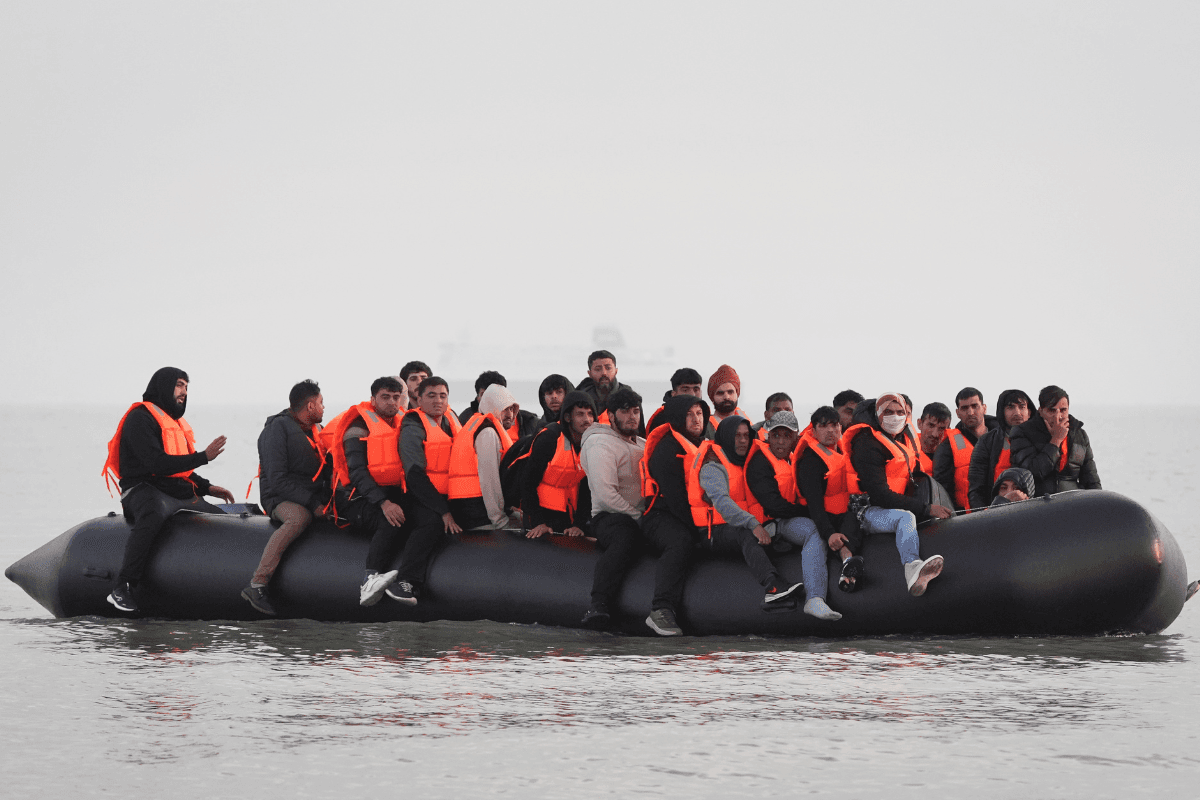 Daily Boat Immigrant Arrivals Top 1,000 for 1st Time This Year