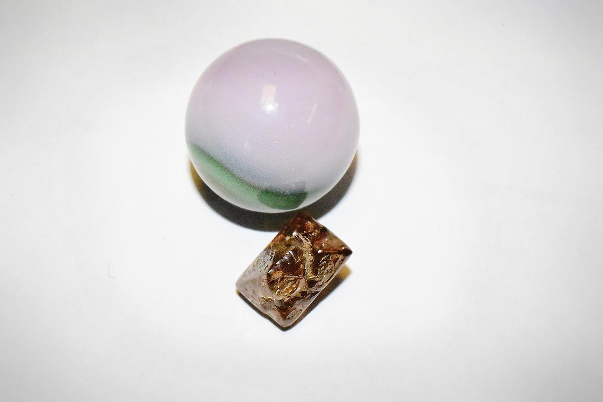 A size comparison between the Duke Diamond and a playing marble. (Courtesy of Crater of Diamonds State Park)
