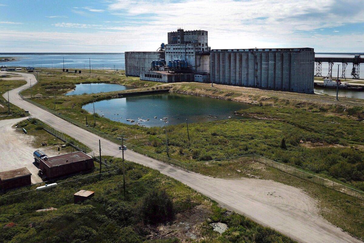 <span style="font-weight: 400;">The closed rail line at the Port of Churchill in Churchill, Man., on July 3, 2018. (The Canadian Press/John Woods) </span>