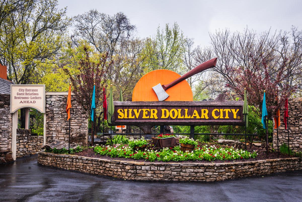 Taking the Kids: To a Theme Park This Summer