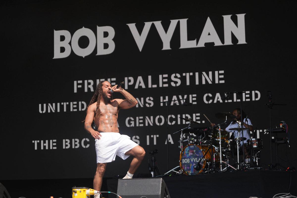 UK Prime Minister Blasts Rapper’s ‘Death to the IDF’ Chant at Glastonbury Festival